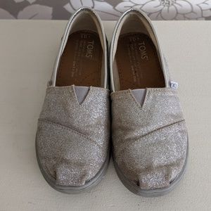 Tom's slip-on silver shoes